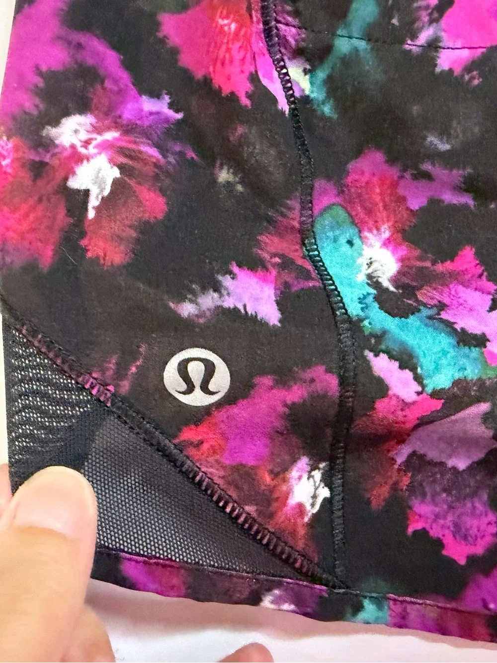 Lululemon Hotty Hot Shorts Mini Midnight Bloom Fuchsia Floral Workout Run Size 8 - Picture 3 of 7